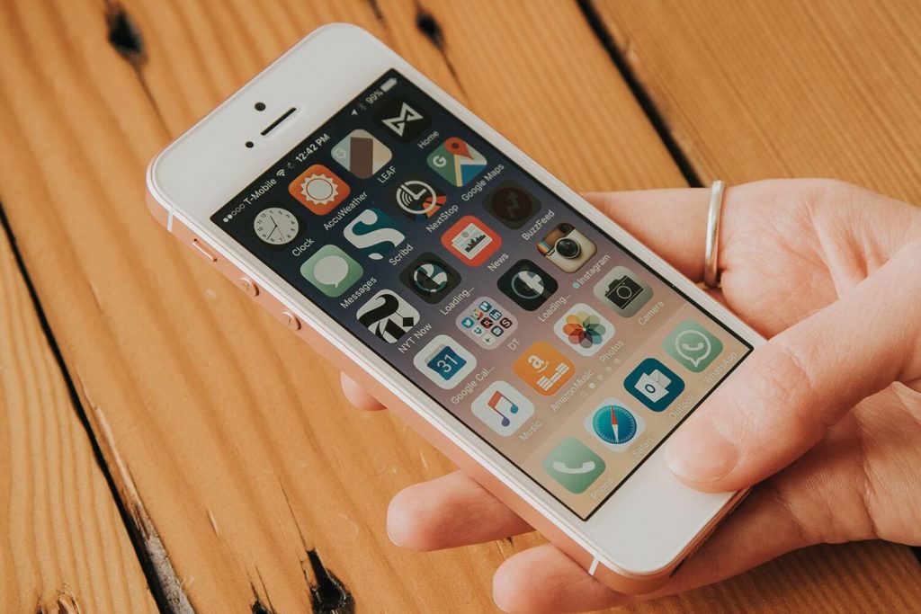 Современный и стильный iPhone SE