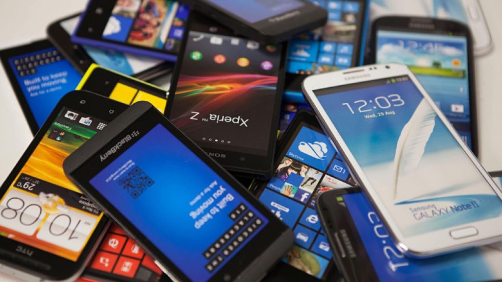 ТОП-15 телефонов от 3000 до 5000 рублей
