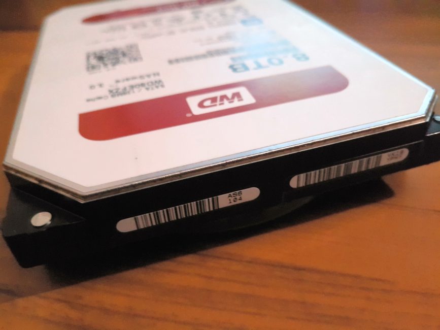HDD глухо запечатан, потому что в нем содержится гелий