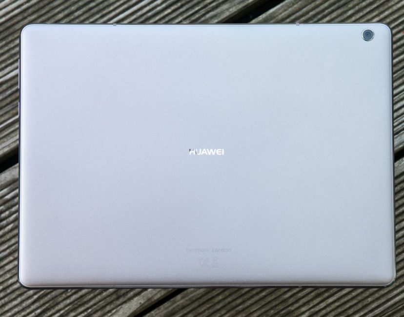Тыльная сторона MediaPad M3 Lite 10