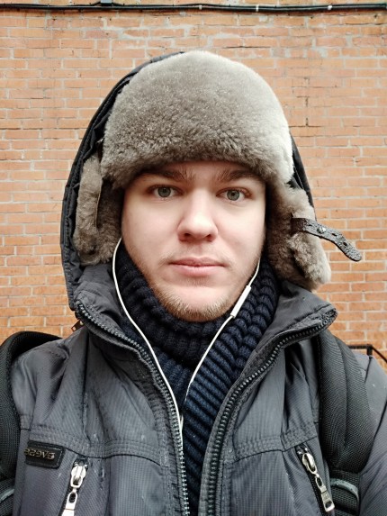 Пример снимков, сделанных на фронталку телефона